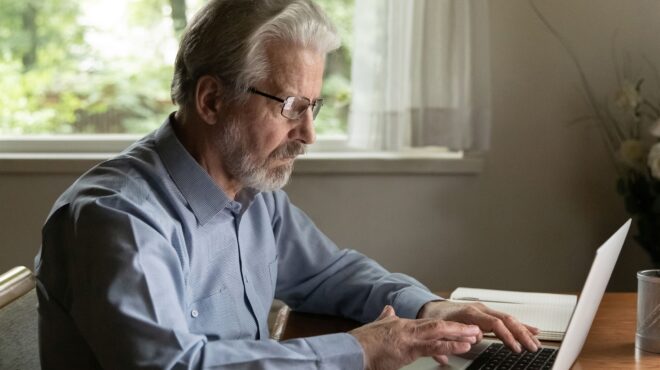 η-δημογραφική-γήρανση-απειλεί-τα-δημό-563949115