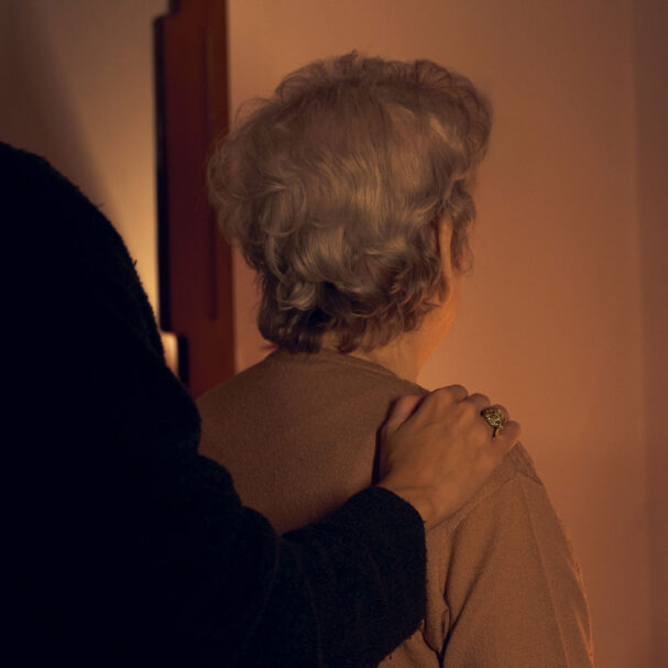 φροντιστές-ηλικιωμένων-οι-γονείς-μο-563923432