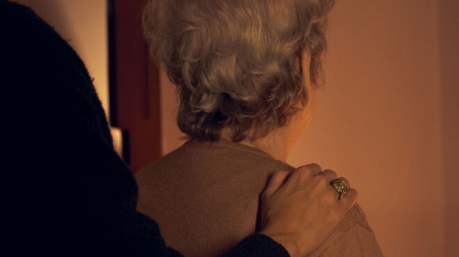 φροντιστές-ηλικιωμένων-οι-γονείς-μο-563923432