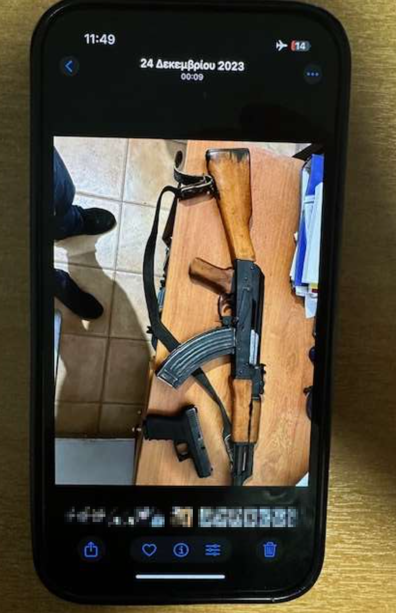 Το κοπέλι με το πιστόλι κάτω από το μαξιλάρι-4