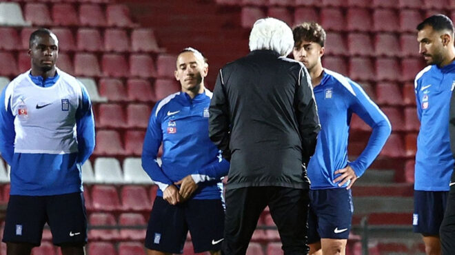 εθνική-ομάδα-με-το-βλέμμα-στο-μέλλον-563923357