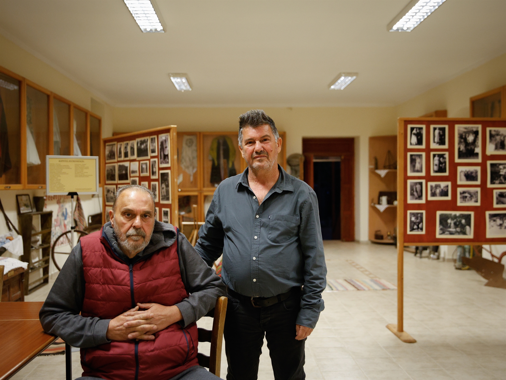 Αν δεις στο καφενείο κόσμο, θα είναι από κηδεία-9