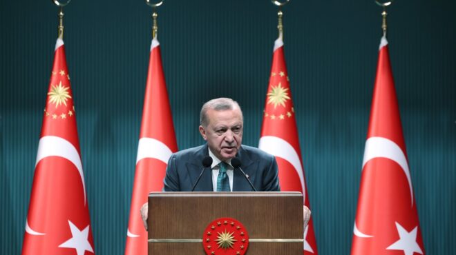 χαμηλοί-τόνοι-από-ερντογάν-563905321