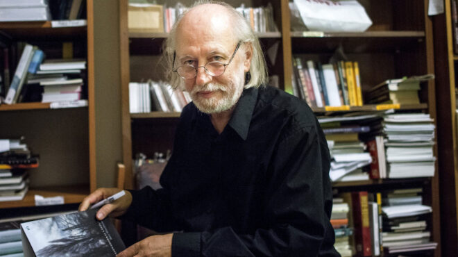 ανελέητη-σάτιρα-για-τη-νοσταλγία-του-π-563933509