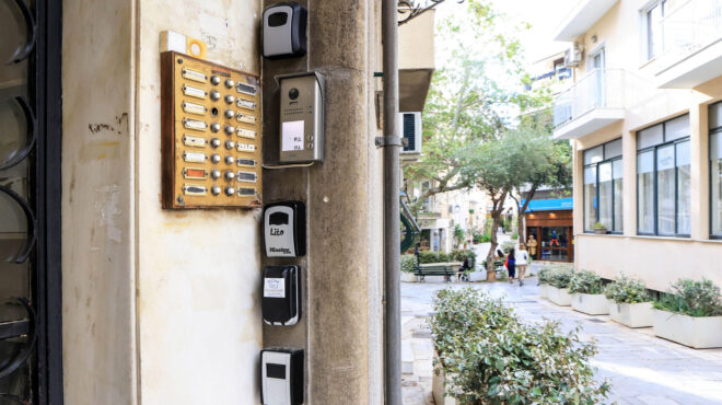 κατάλυμα-ή-κατοικία-σερβίρεται-πρωιν-563923894