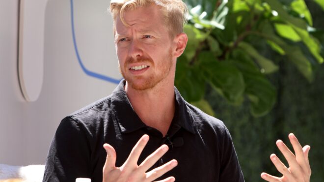 στο-κλαμπ-των-δισεκατομμυριούχων-ο-ceo-τ-563905777