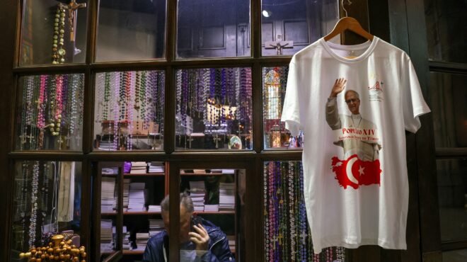 συμβολισμοί-στην-περιοδεία-του-πάπα-563943217