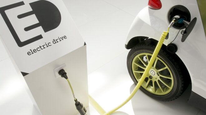 πάνω-από-2-000-άτομα-αγόρασαν-ηλεκτρικό-ι-χ-563935039