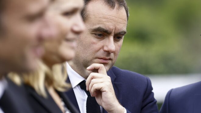 γαλλία-το-κοινοβούλιο-χάνει-την-προθε-563900200