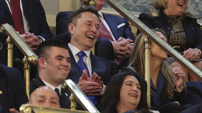 x-από-την-ινδία-και-τη-νιγηρία-δημοφιλε-563939926