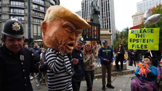 στη-δημοσιότητα-e-mails-του-επσταϊν-ο-τραμπ-563916787