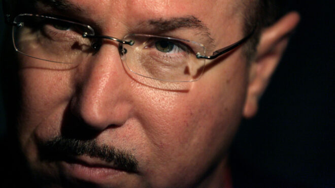 ο-άνθρωπος-που-μετέτρεπε-ανθρώπους-σε-563927881