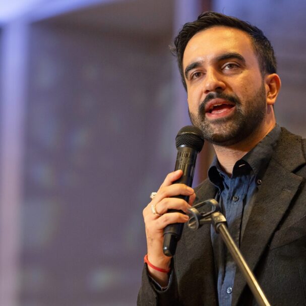 πίτερ-μπέικερ-στην-κ-ο-μαμντάνι-ανέ-563918818