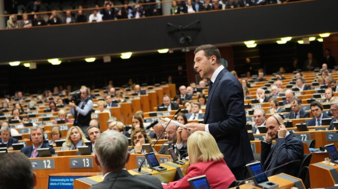 ευρωκοινοβούλιο-συμπόρευση-δεξιάς-κ-563942431