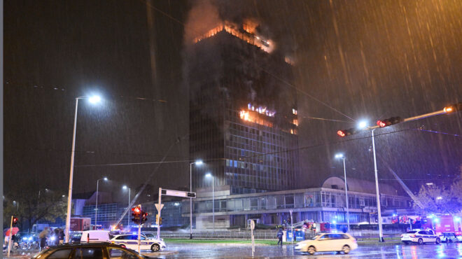 κροατία-μεγάλη-πυρκαγιά-σε-πύργο-στο-κ-563927623