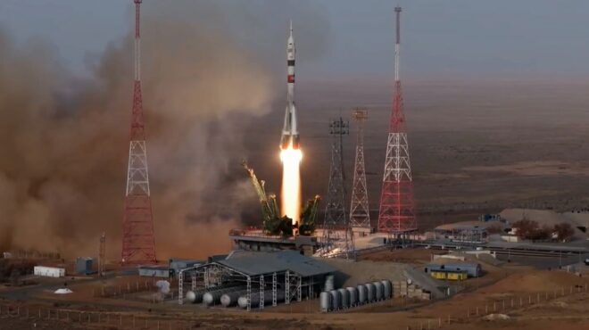 soyuz-εκτοξεύθηκε-με-τριμελές-πλήρωμα-για-563944216