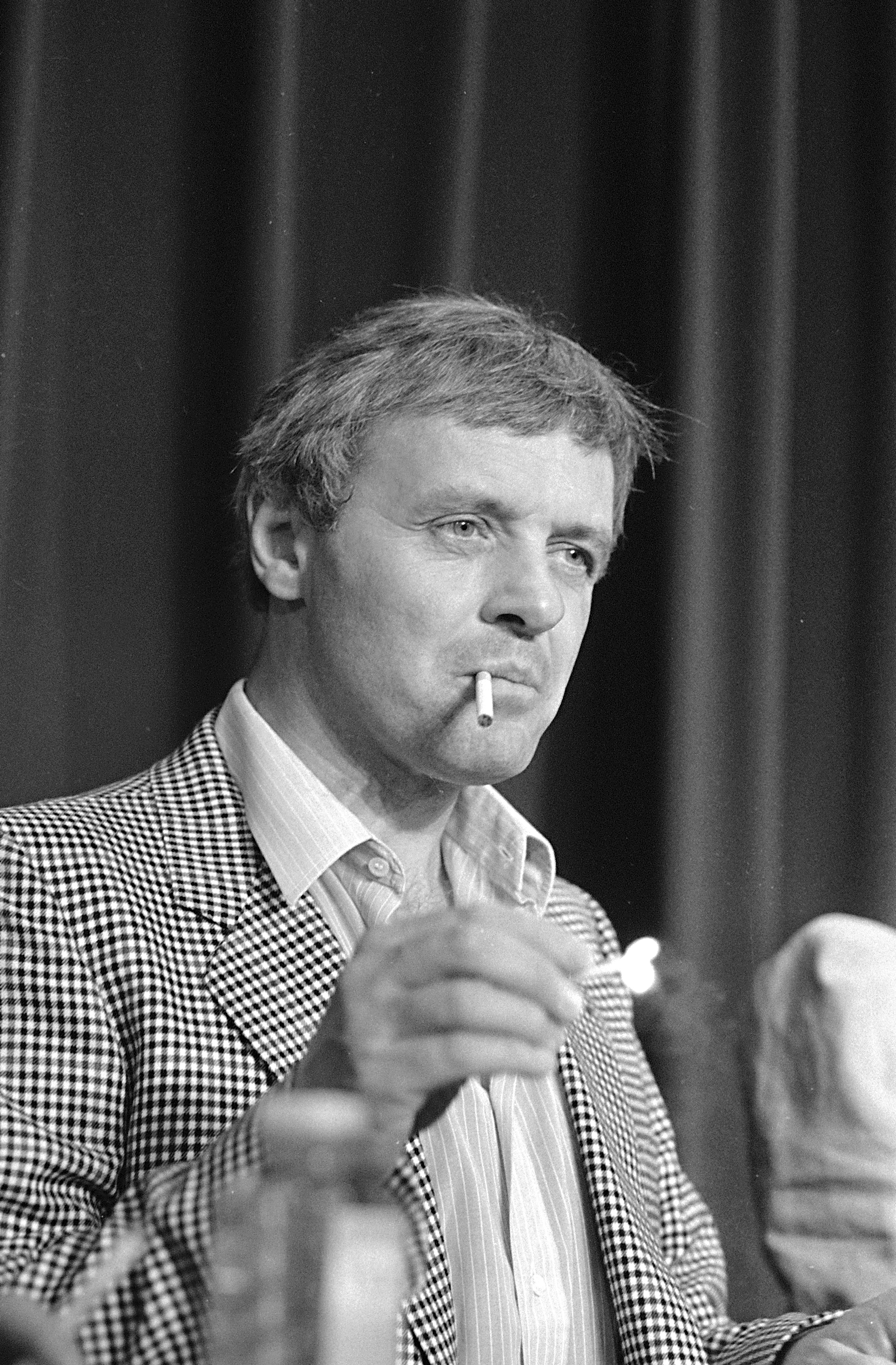 Από το σχολικό μπούλινγκ και τον αλκοολισμό στη διεθνή καταξίωση: Ο Αντονι Χόπκινς αυτοβιογραφείται-1