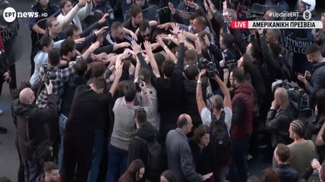 πολυτεχνείο-η-στιγμή-που-η-αιματοβαμμ-563925406