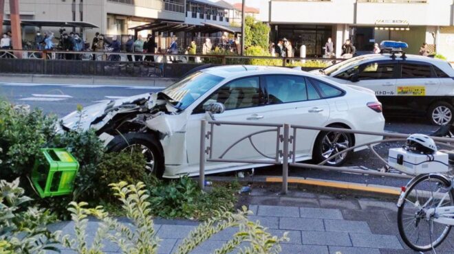 τόκιο-αυτοκίνητο-έπεσε-πάνω-σε-πεζούς-563937733