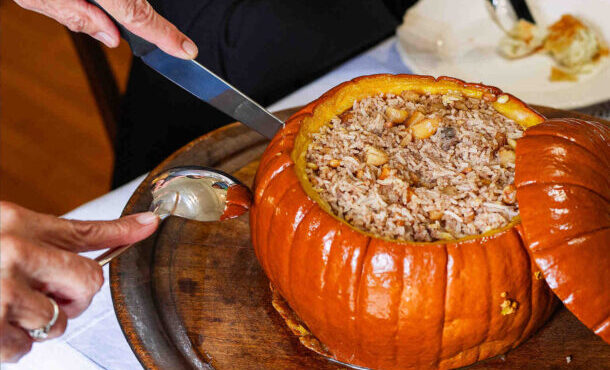 γαπαμά-γεμιστή-κολοκύθα-με-ρύζι-και-απ-563906386