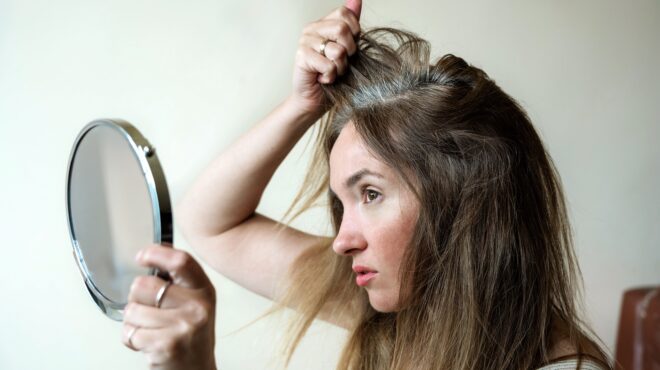 πώς-συνδέονται-τα-γκρίζα-μαλλιά-με-την-563906272