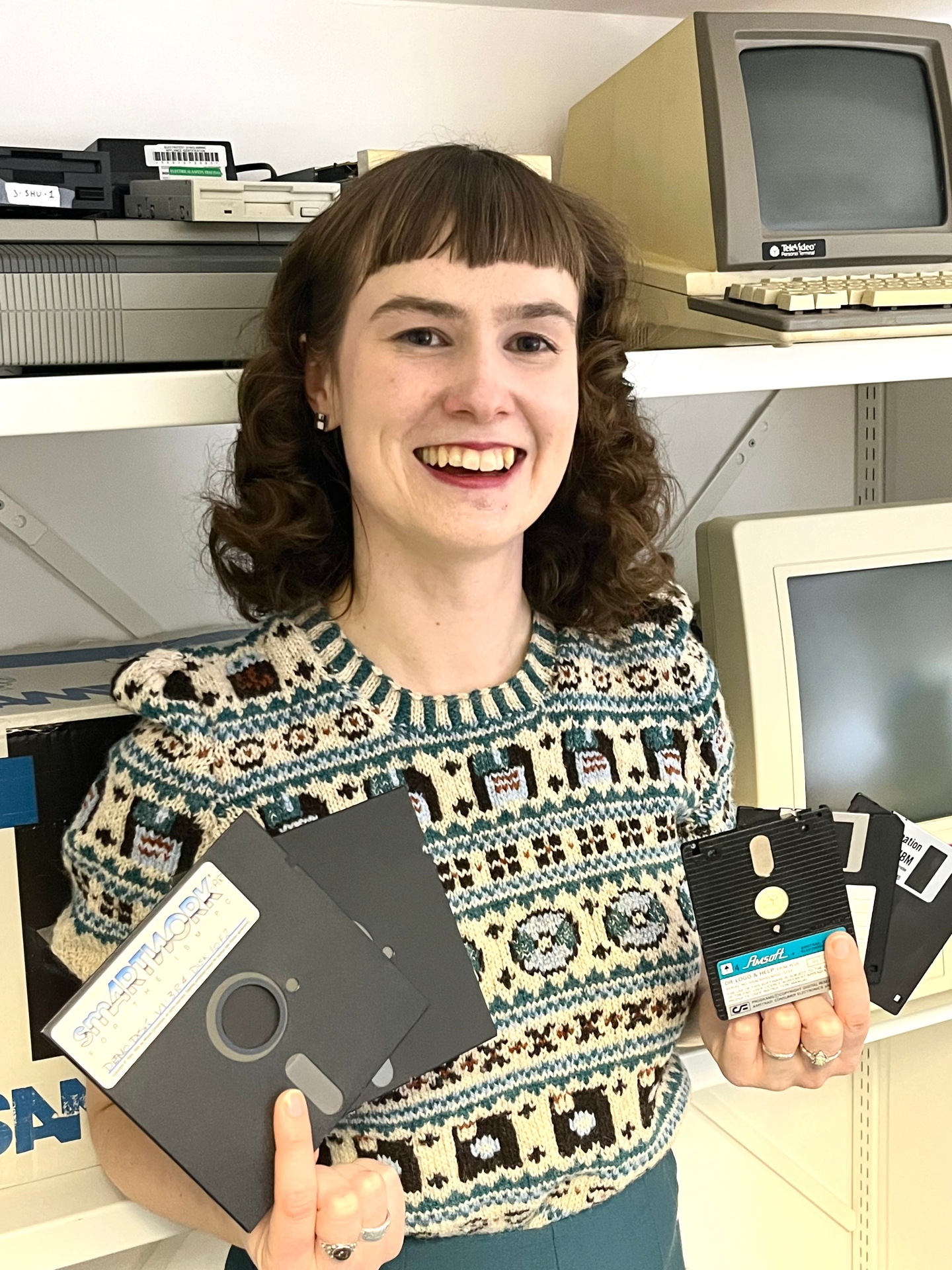 Ο Στίβεν Χόκινγκ, η Dua Lipa και οι δισκέτες που διασώζονται στο Κέιμπριτζ-1