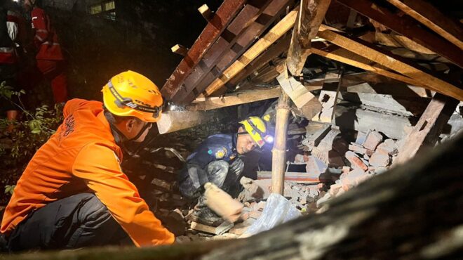 ινδονησία-δύο-νεκροί-και-τουλάχιστον-21-563920312