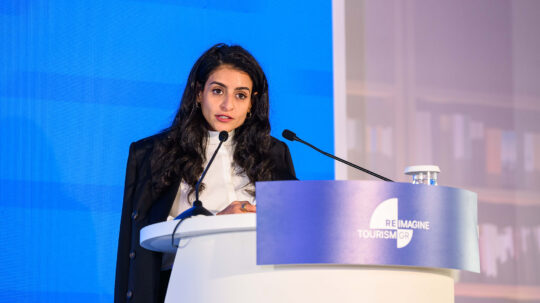 Σέιχα Αλ Νουέις: Σημείο αναφοράς για πολλές χώρες το ελληνικό success story στον τουρισμό