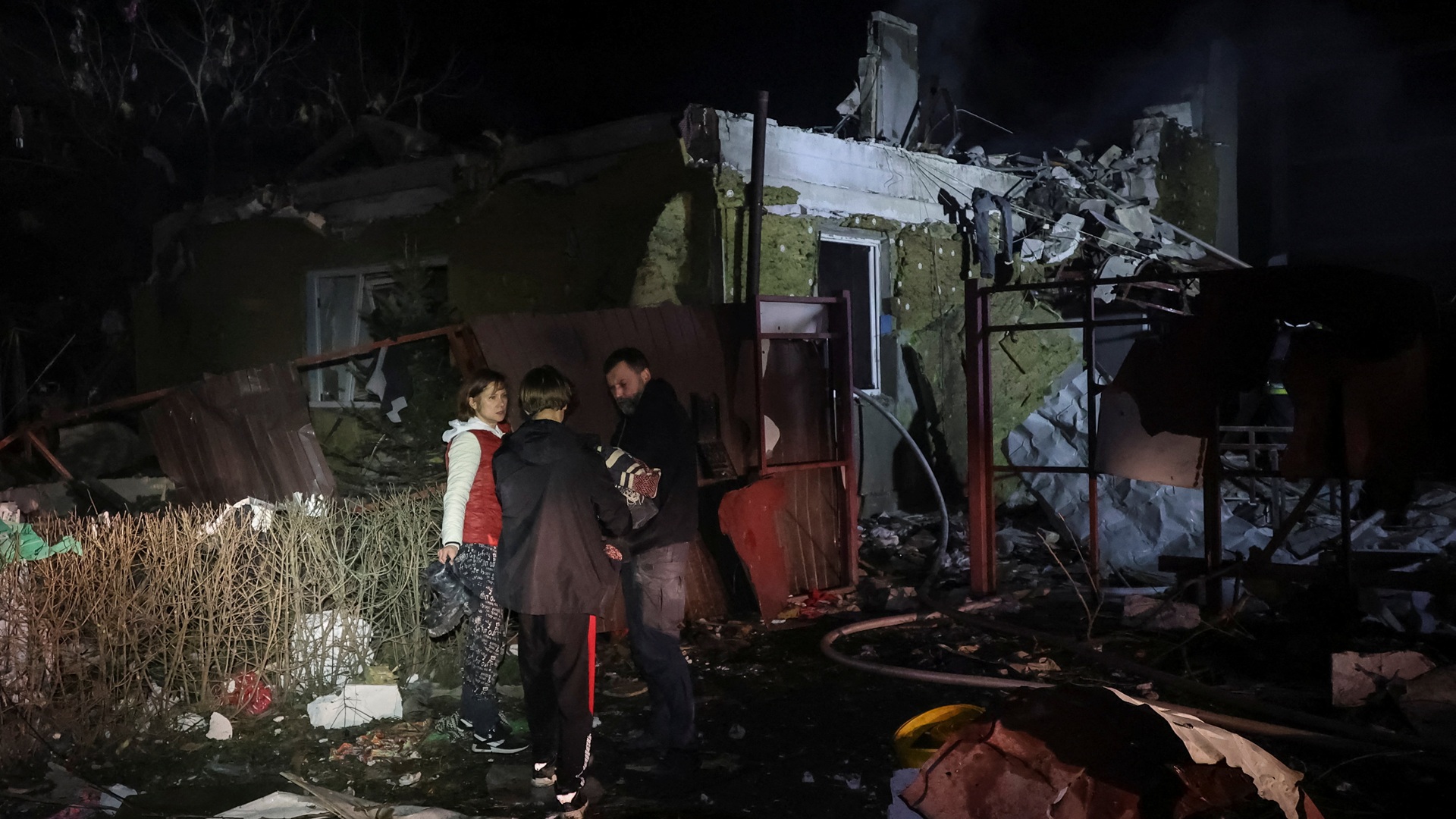 Ουκρανία: Τέσσερις νεκροί και 17 τραυματίες από ρωσική επίθεση στο Χάρκοβο [εικόνες]-2