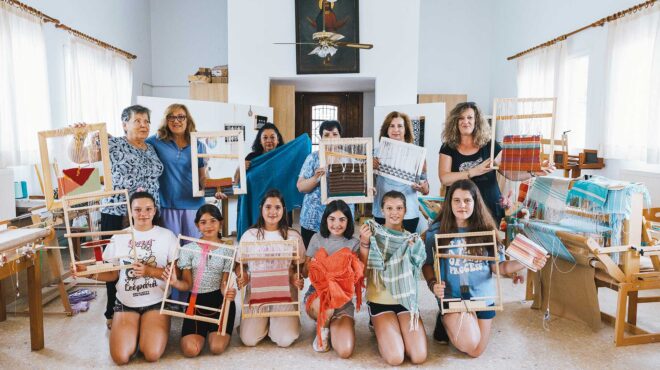 οι-γυναίκες-της-χίου-κρατούν-ζωντανή-τ-563927044