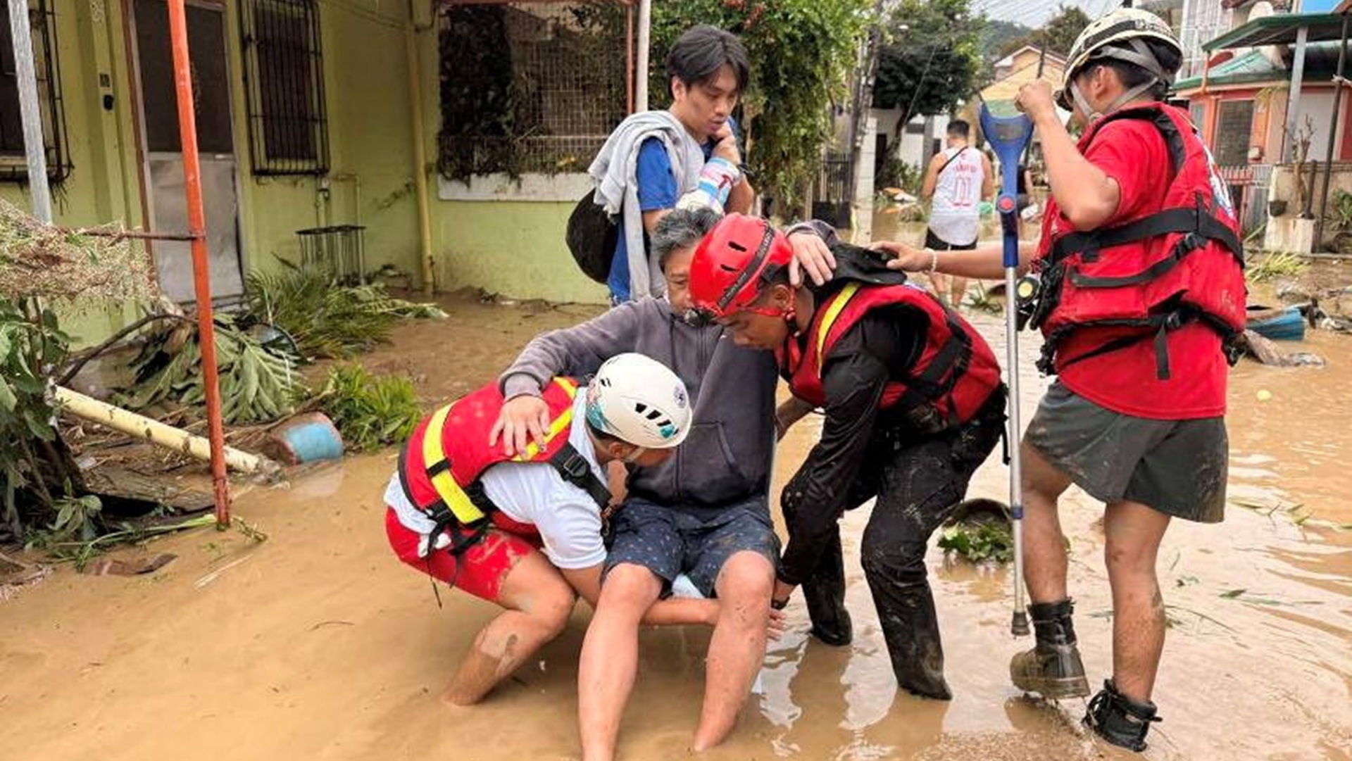 Φιλιππίνες: Πλημμύρες από τον τυφώνα Καλμάγκι – Τουλάχιστον τέσσερις νεκροί-1