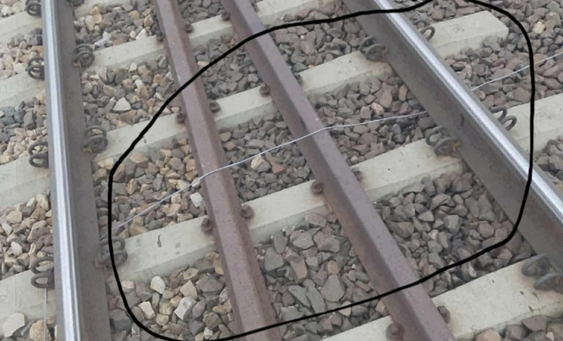 Πολωνία: Σαμποτάζ στο σιδηροδρομικό δίκτυο καταγγέλλει ο πρωθυπουργός-1