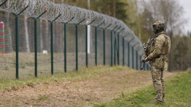 νορβηγία-ενίσχυση-των-συνόρων-με-τη-ρω-563904205