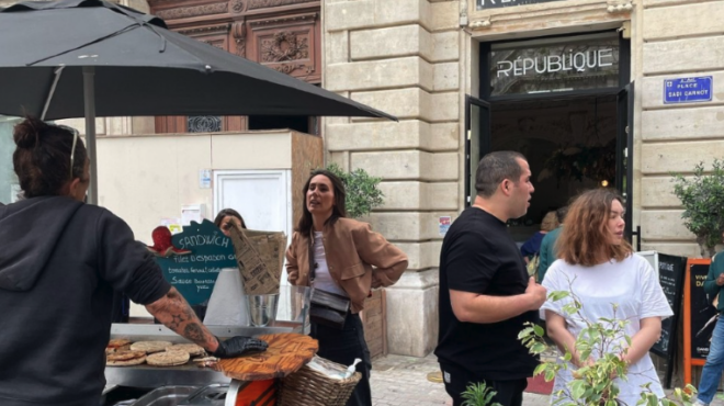 η-πόλη-όπου-τρως-γκουρμέ-φαγητό-με-μόλι-563900767