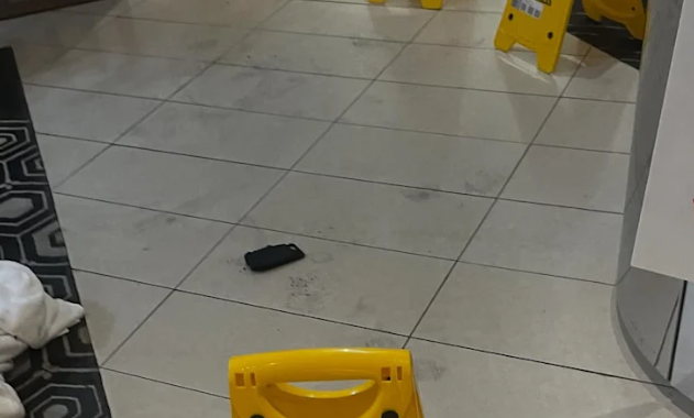 Μελβούρνη: Στις φλόγες άνδρας μετά από έκρηξη του power bank στην τσέπη του-1