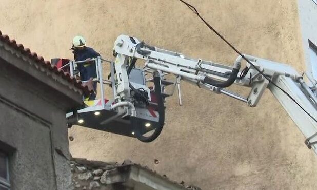 φωτιά-σε-εγκαταλελειμμένο-κτίριο-στη-563912197