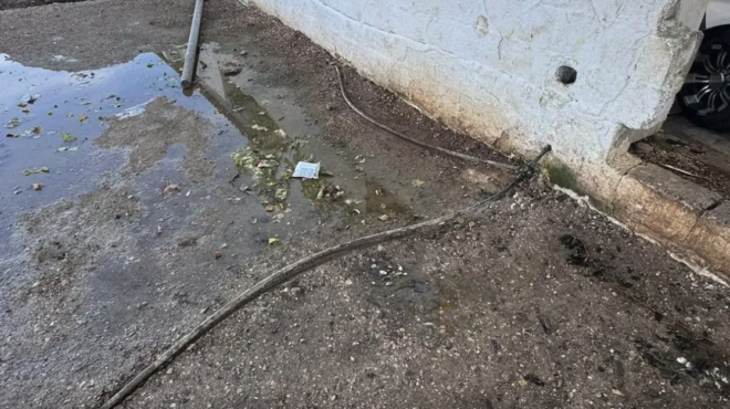 υδατοκλοπές-με-λάστιχα-σωλήνες-πίσσα-563919187