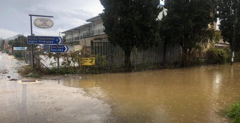 Κακοκαιρία: Προβλήματα σε Θεσπρωτία και Κέρκυρα – Πλημμυρισμένοι δρόμοι και κατολισθήσεις-1