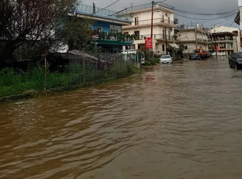 Κακοκαιρία: Σοβαρά προβλήματα σε Αρτα, Ιωάννινα, Πρέβεζα και Θεσπρωτία – Μηνύματα από 112-1