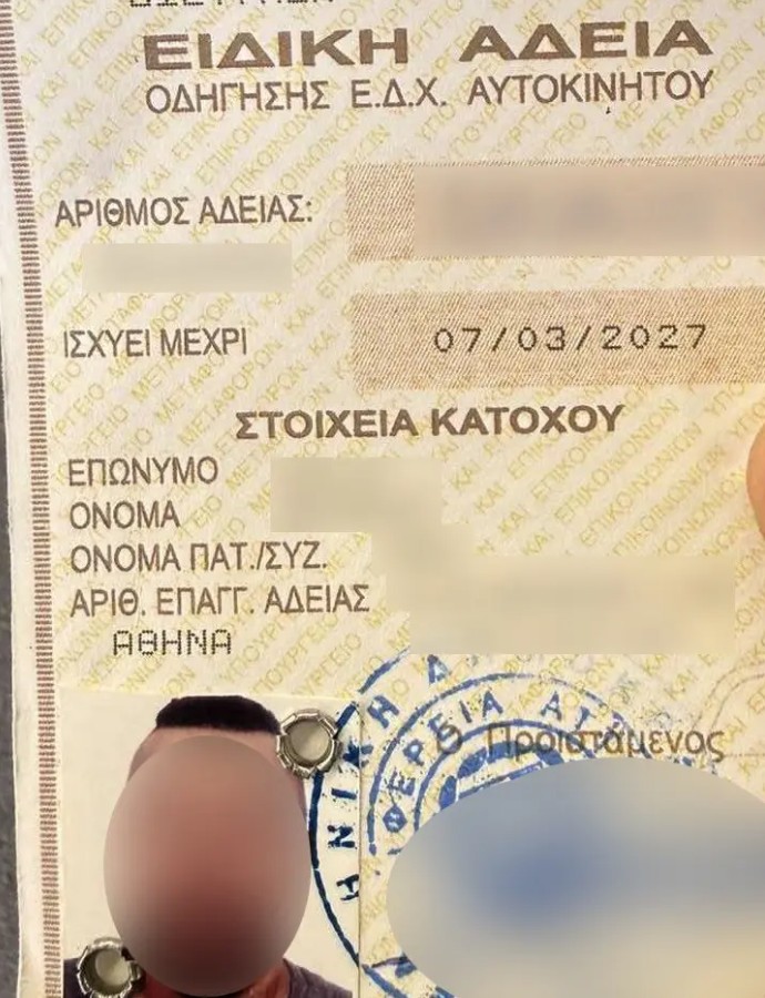 Χειροπέδες και πρόστιμα σε δύο οδηγούς ταξί με πλαστές άδειες-1