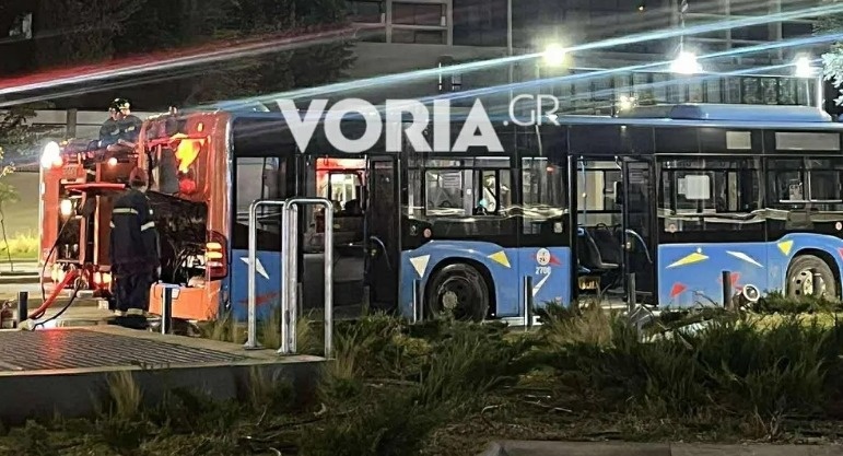 Θεσσαλονίκη: Φωτιά σε λεωφορείο του ΟΑΣΘ-1