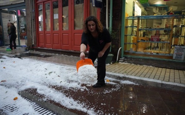 Κακοκαιρία «Αdel»: Ισχυρή χαλαζόπτωση στη Λέσβο – Σημαντικά προβλήματα σε δρόμους και επιχειρήσεις-2