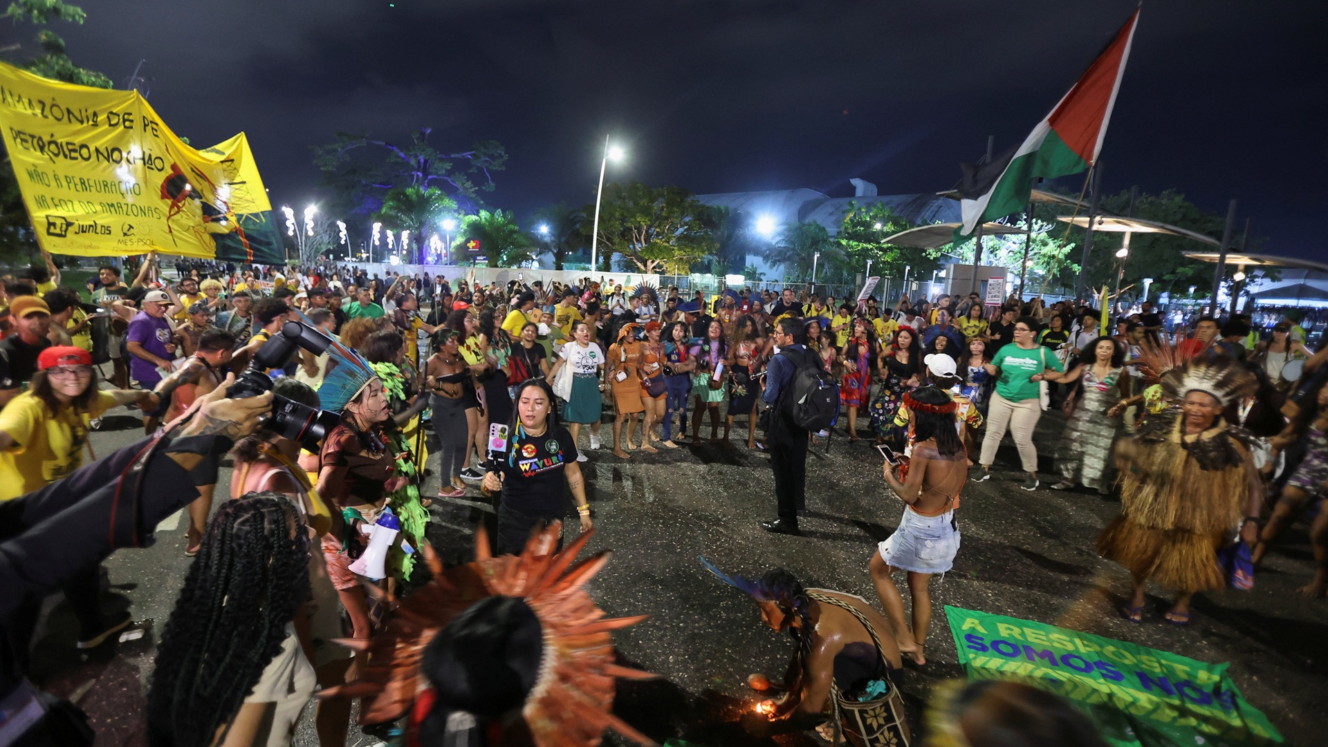 Βραζιλία: Συμπλοκή αυτοχθόνων με το προσωπικό ασφαλείας στην COP30 [εικόνες]-4