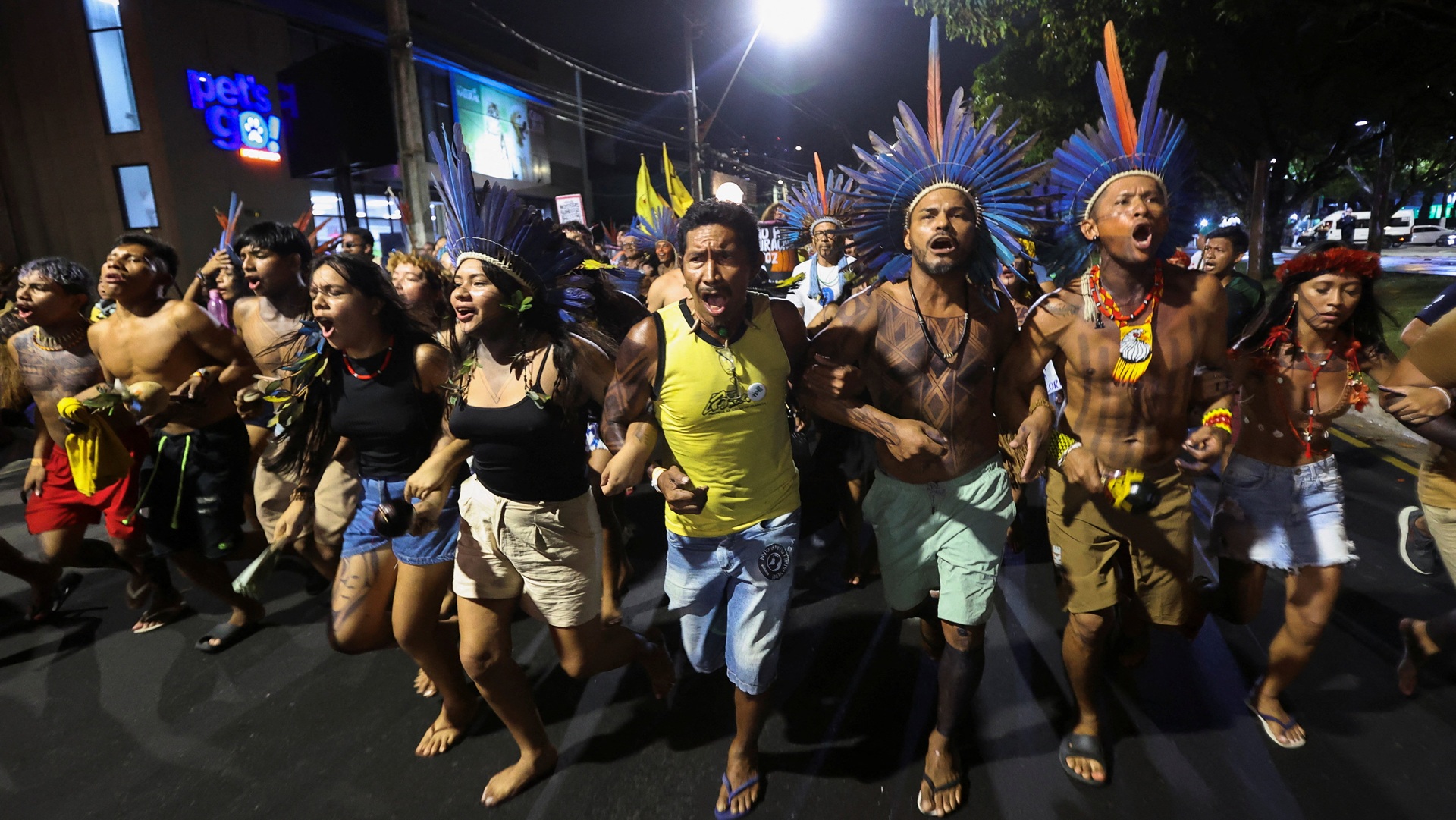 Βραζιλία: Συμπλοκή αυτοχθόνων με το προσωπικό ασφαλείας στην COP30 [εικόνες]-1