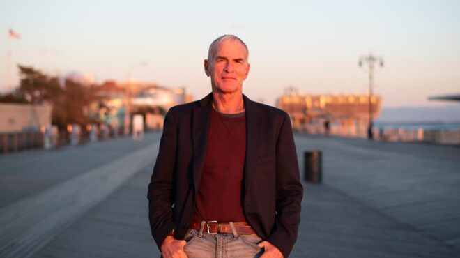 νόρμαν-φίνκελσταϊν-στην-κ-ο-μαμντάν-563911261