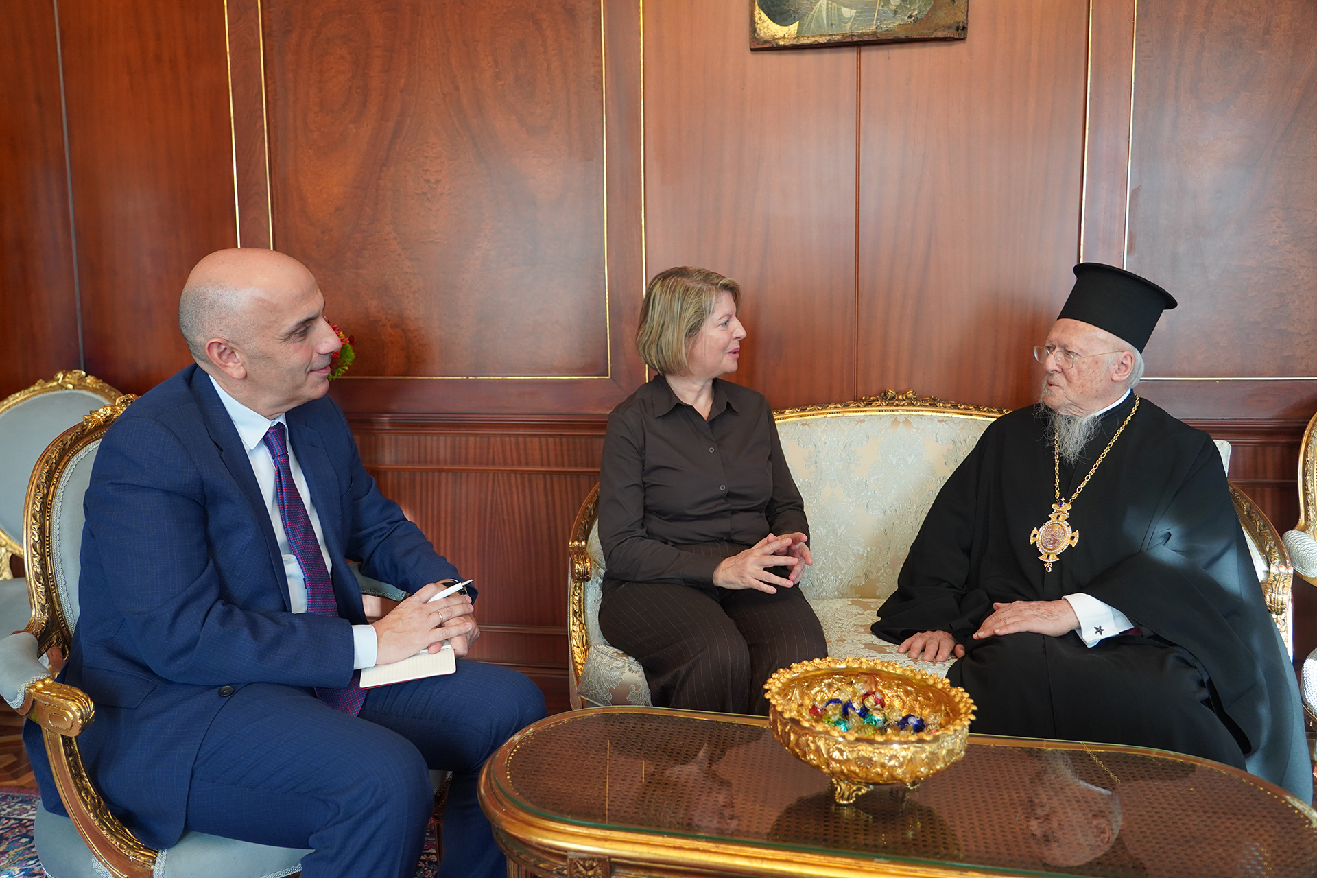 Διαβάστε στην «Καθημερινή της Κυριακής»-3