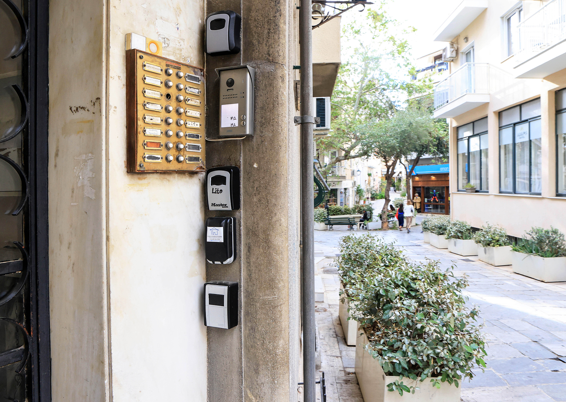 Διαβάστε στην «Καθημερινή της Κυριακής»-6