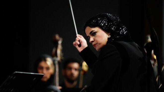 ιράν-πρώτη-φορά-γυναίκα-μαέστρος-στο-π-563920441