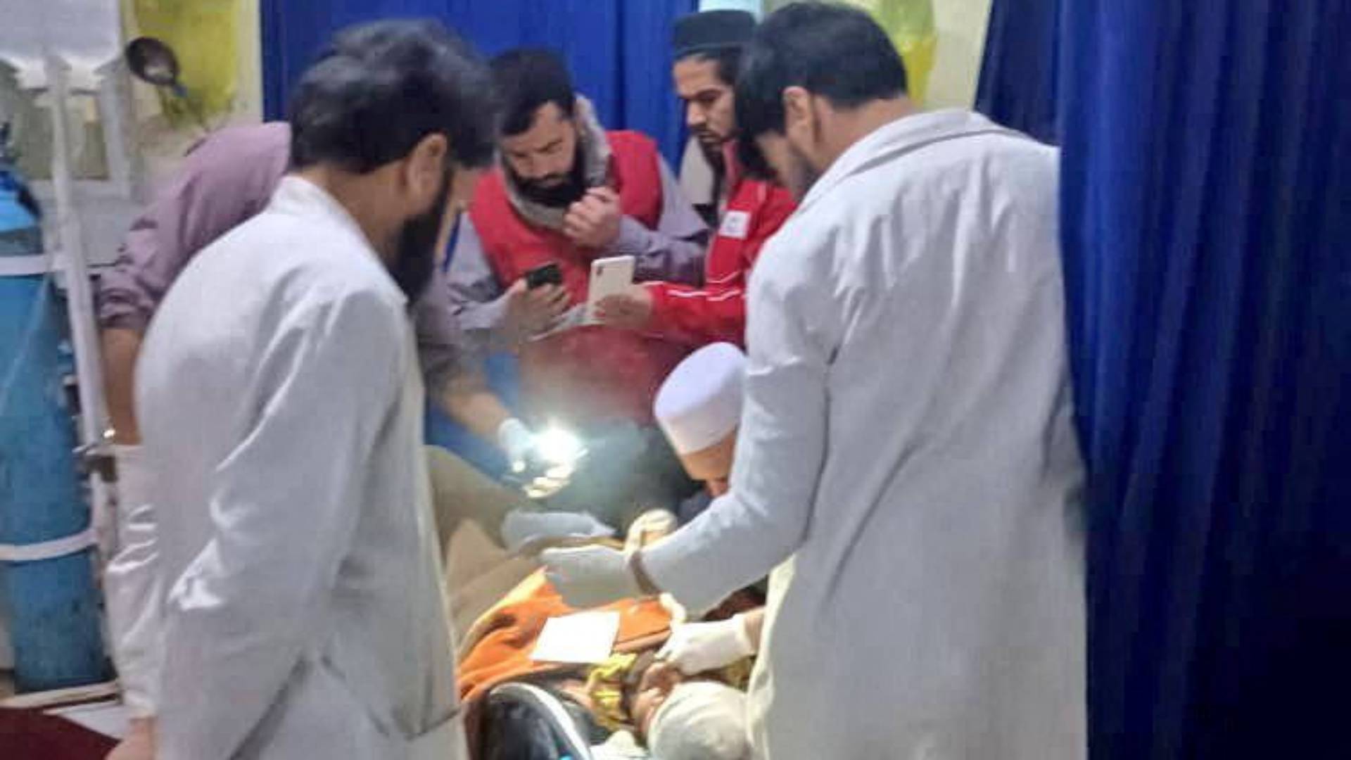 Αφγανιστάν: Ξεπερνούν τους 20 οι νεκροί από τον σεισμό 6,3 βαθμών (βίντεο)-2