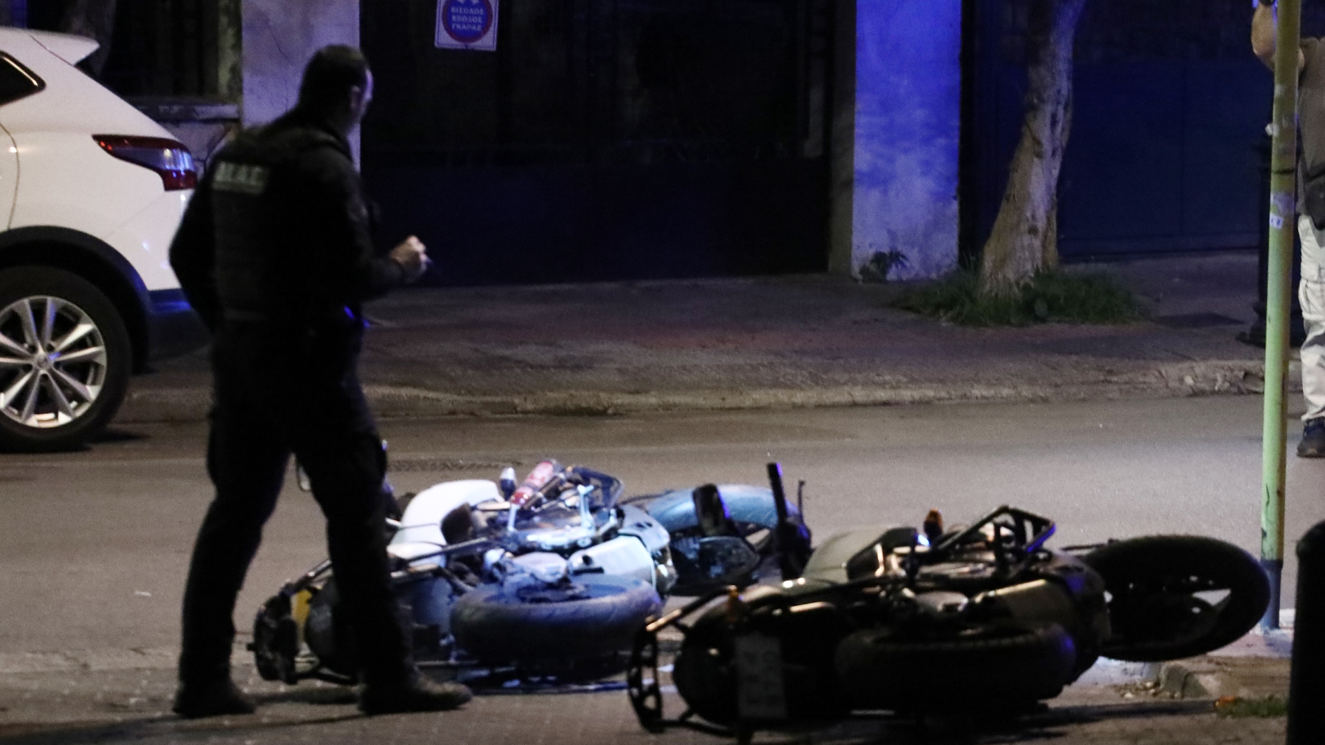 Αγιος Δημήτριος: Διαρρήκτες εμβόλισαν μηχανές της ΔΙΑΣ – Τραυματίστηκαν ελαφρά τρεις αστυνομικοί-1